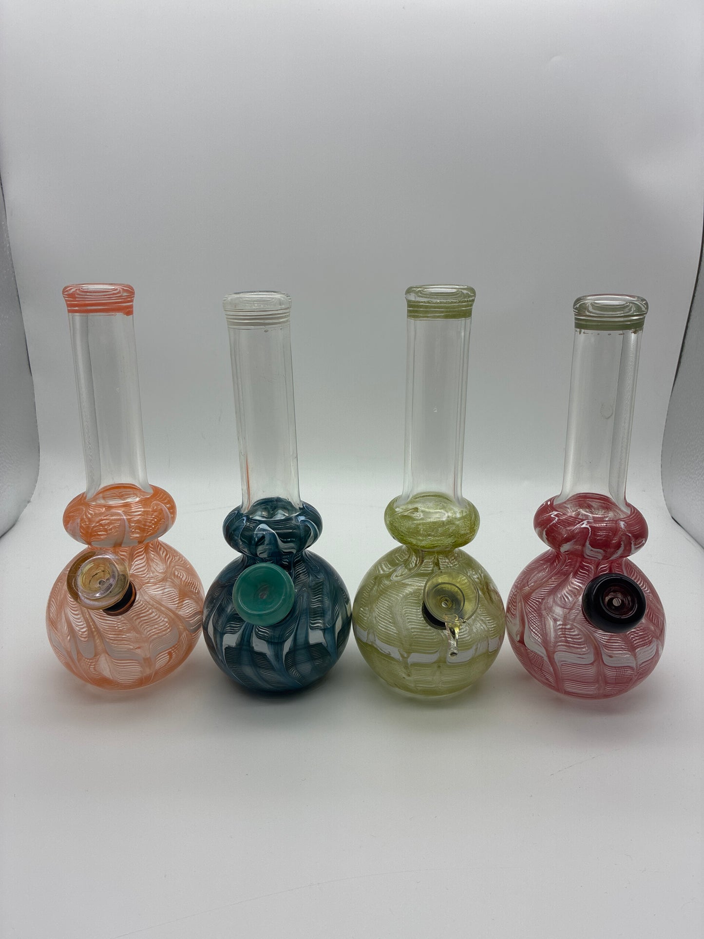 9” Beaker-Bulb Style Water Pipe with Pull Bowl